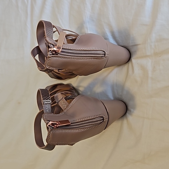 Nude Strapy Heels Size 8.5 - Picture 2 of 6